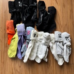17 pairs of on cloud Socks sz L XL